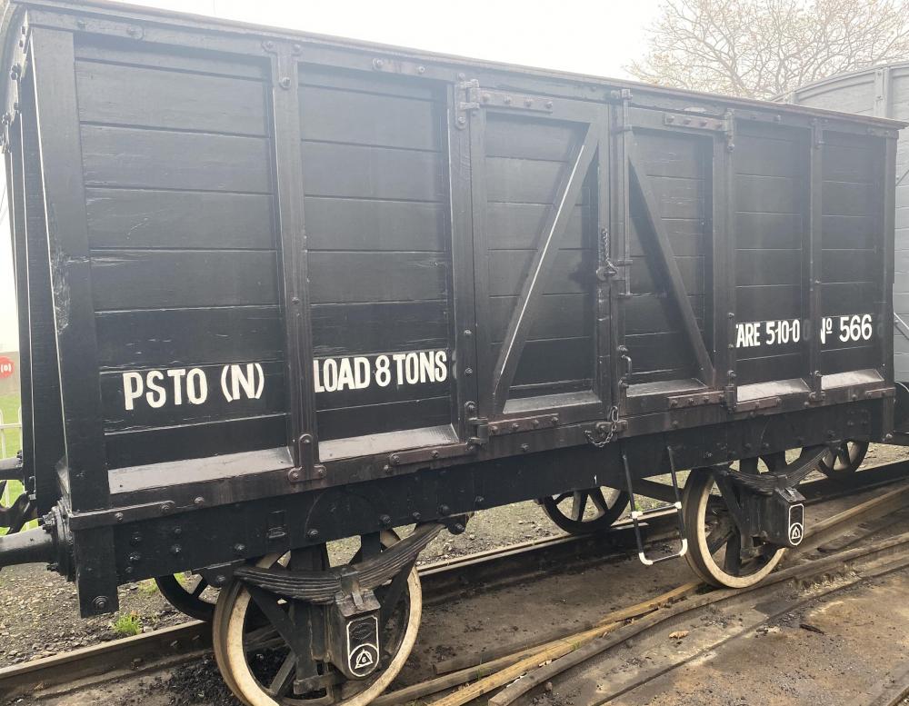 Dockyard internal-use box van No. 566