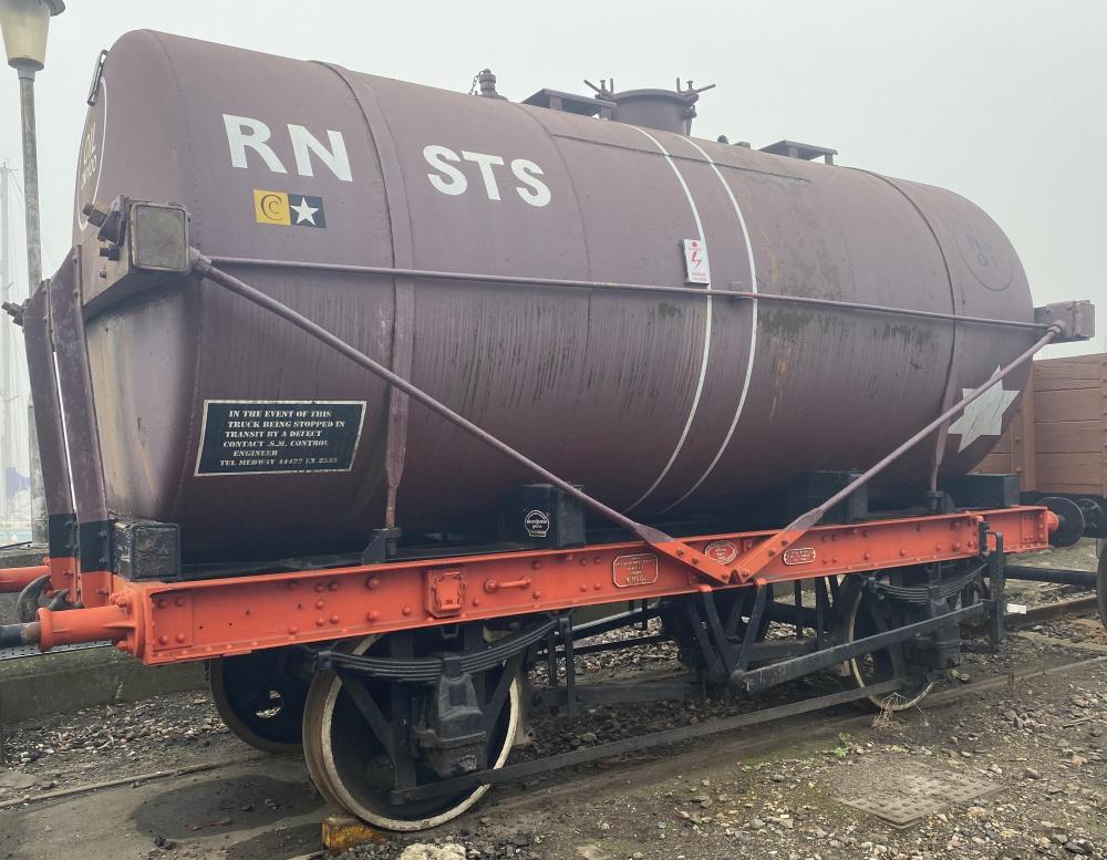 Metropolitan Cammell Admiralty light-oil tank wagon NS02